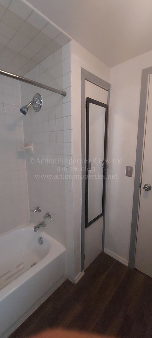 Building Photo - Central Roseville, 1 Bed, 1 Ba, Wall Air, ...