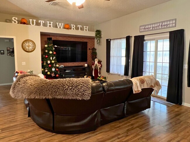 Building Photo - Charming 3-Bedroom, 2-Bath Home with Large...