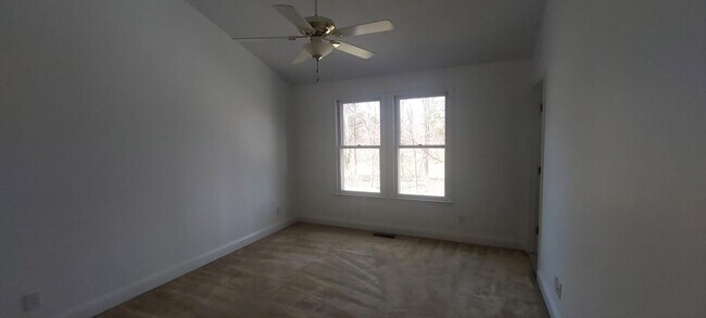 Building Photo - 442 Dana Farms