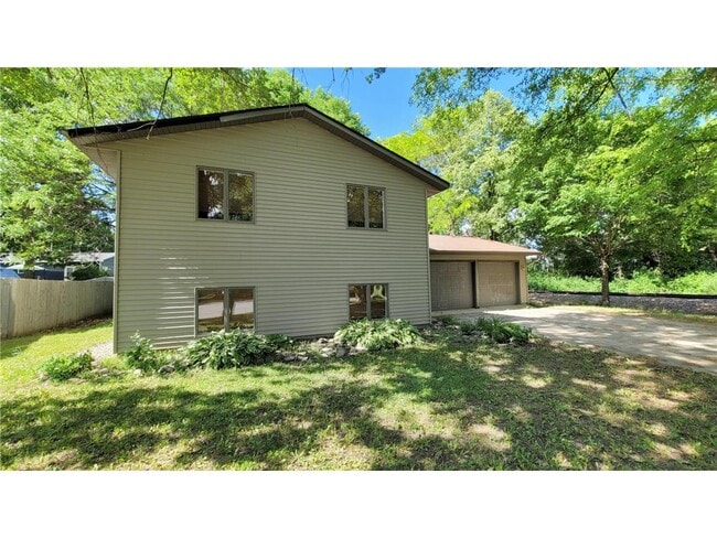 Building Photo - 512 Nelson Ct