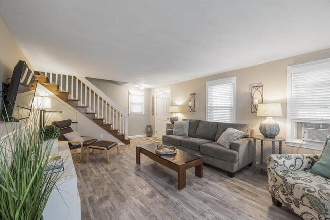 Building Photo - 16 Grasshopper Ln