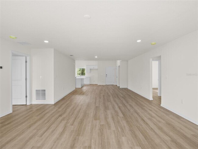 Building Photo - 5255 Farmington Ave