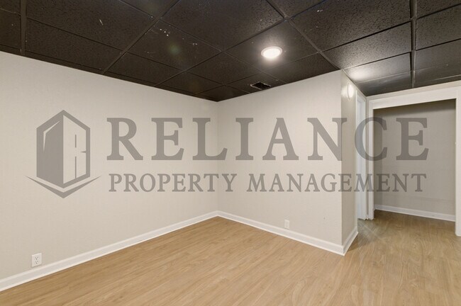 Building Photo - 1415 N Prairie Ln