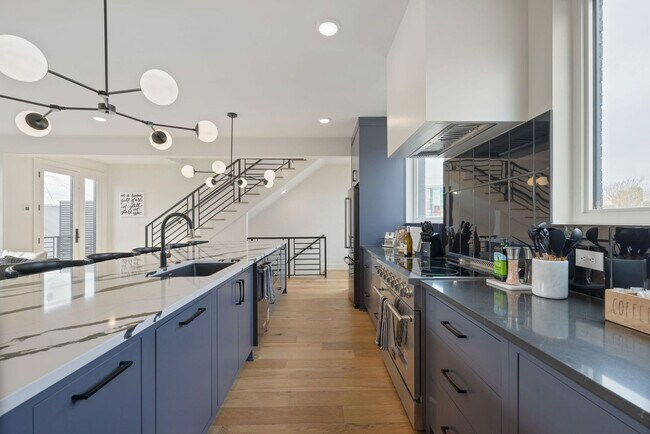 Building Photo - 1117 3rd Ave S