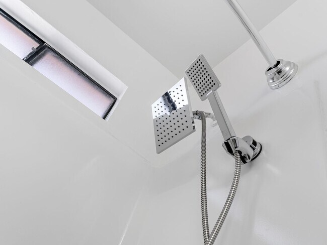 Building Photo - 1168 E 10th St