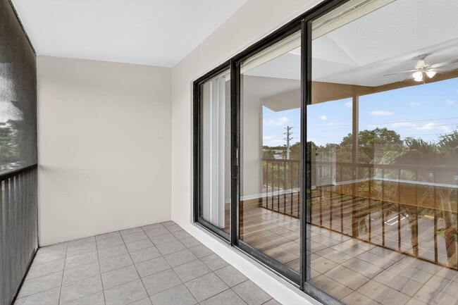 Building Photo - 624 Sea Pine Way