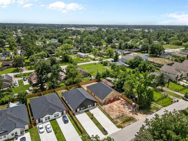 Building Photo - 9110 Everglade Dr