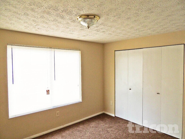 Building Photo - 6126 Raintree Bend