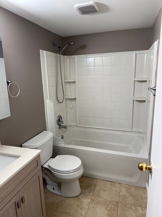 Building Photo - 2264 Abbeywood Dr