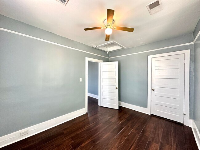 Building Photo - 2 Bedroom, 1.5 Bath House in East Central Neighborhood on the Charleston Peninsula!