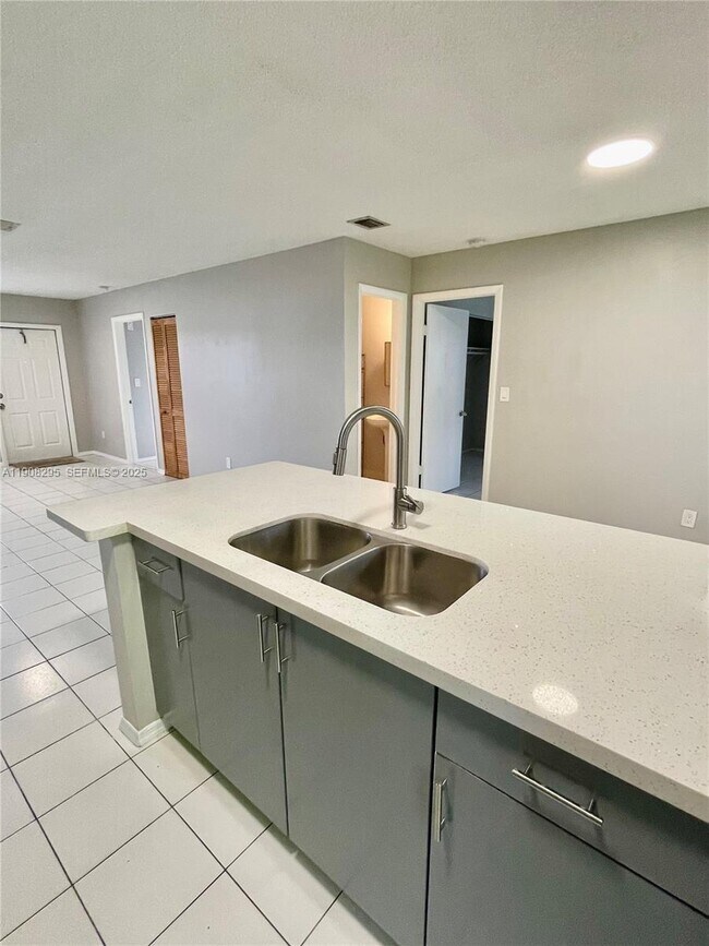 Building Photo - 5532 SW 22nd St