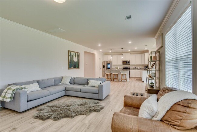 Building Photo - 6233 High Top Ln