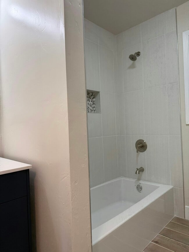 Building Photo - 261 N Sierra Vista Ave