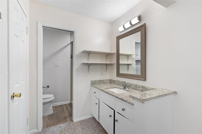 Building Photo - 325 Heartwood Dr