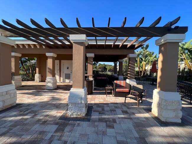 Building Photo - Gorgeous Furnished Home in Winter Garden!