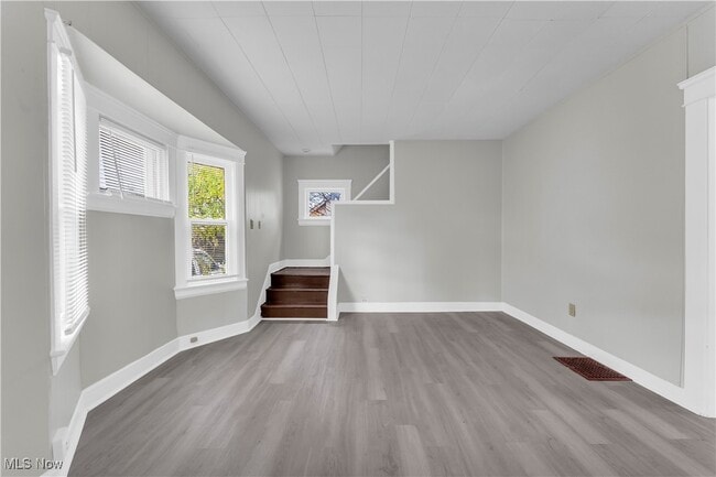 Building Photo - 14117 Sylvia Ave