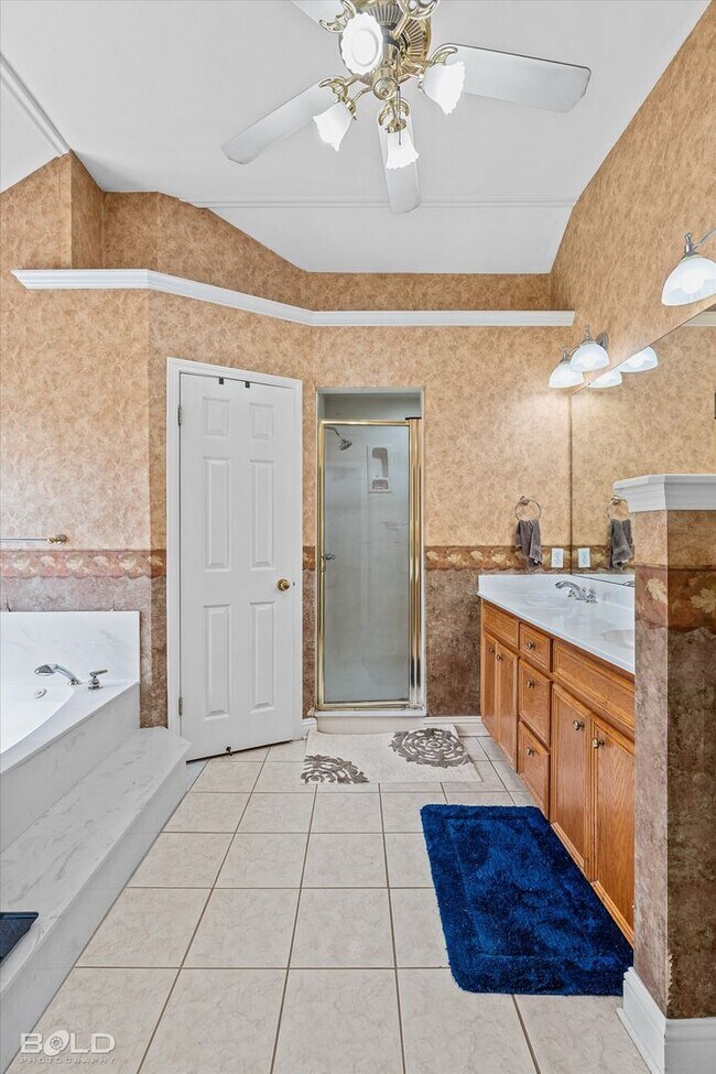 Building Photo - 4 Bedroom 2.5 Bathroom in Stockwell