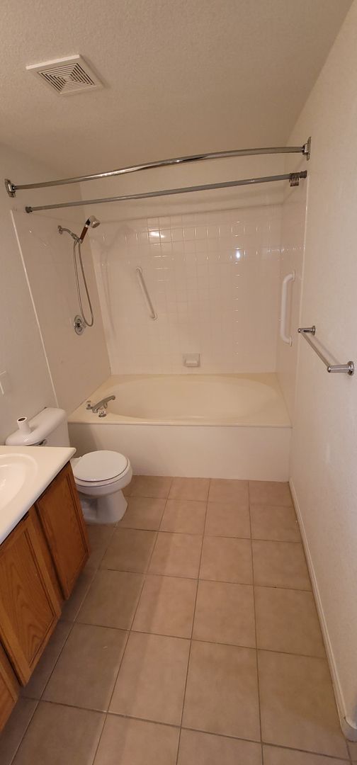 Building Photo - Beautiful Condo in Gated Community with Po...