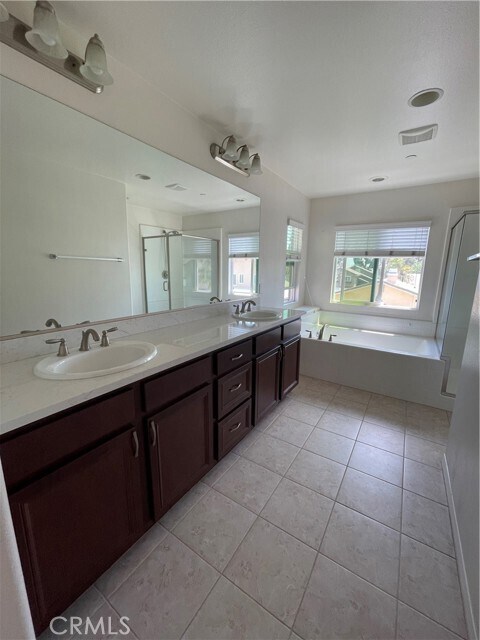 Building Photo - 882 Mitchell Way