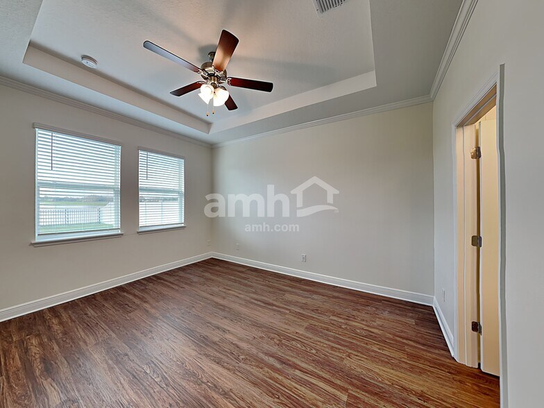 Building Photo - 1058 Sky Lks Dr