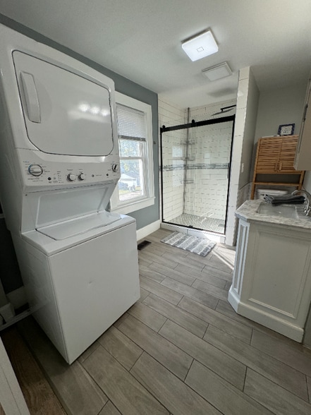 Building Photo - 1230 N Kealing Ave