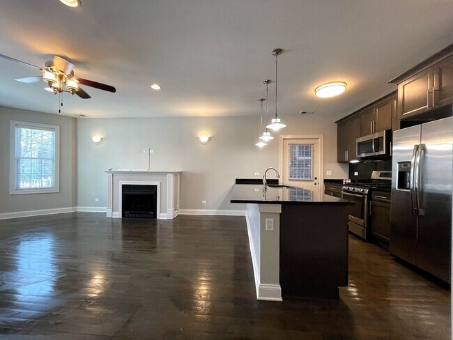 Building Photo - 2834 N Ridgeway