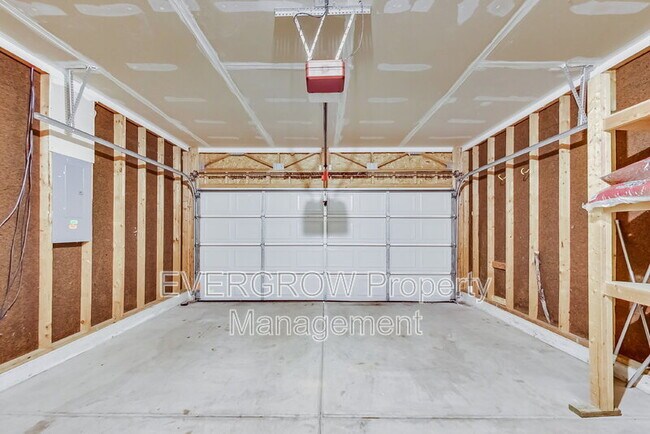 Building Photo - 7139 Kimble Dr