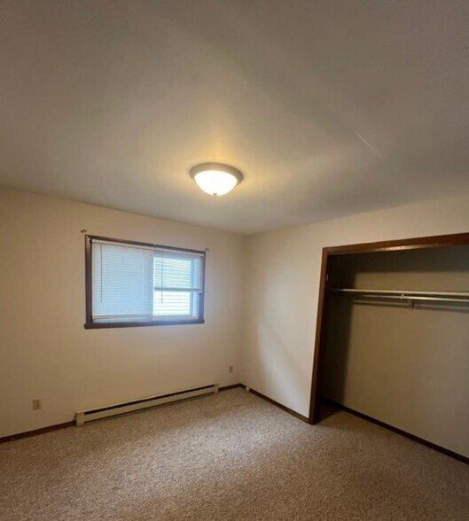 Building Photo - 708 W Lincoln Ave