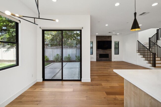 Building Photo - Luxurious Modern Single Family Home in West Menlo Park Available Now!