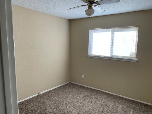 Building Photo - 28 W Creek Ln