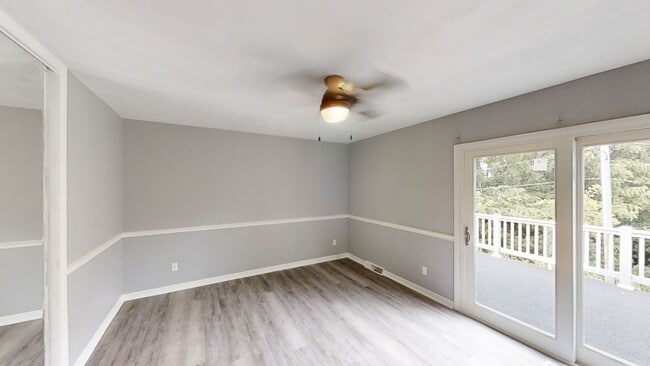 Building Photo - Available July – 4 Bed, 3 Bath Updated Hom...
