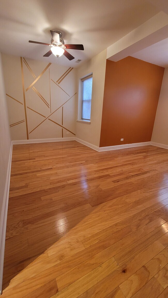 Building Photo - 6736 S Crandon Ave