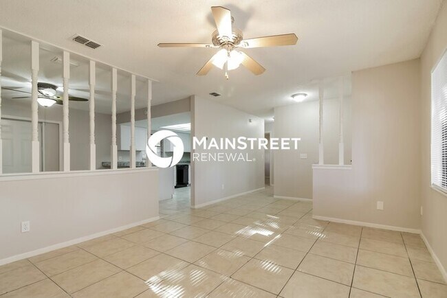 Building Photo - 3 Bedroom Pet-Friendly Home in Kissimmee, FL with Main Street Renewal