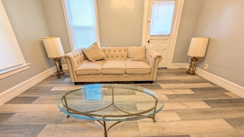 Building Photo - 710 Mulberry St