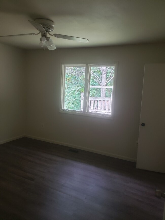 Building Photo - 1007 Tuttle Ave