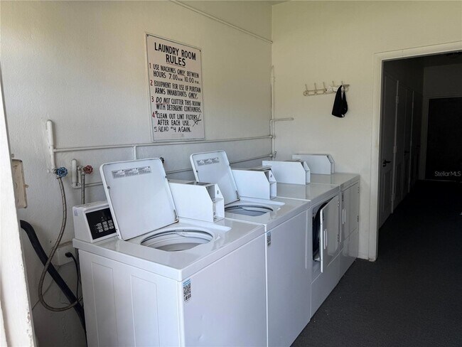 Building Photo - 245 Center Rd