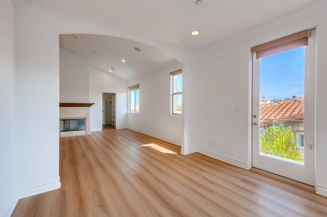 Building Photo - 1902 Marshallfield Ln