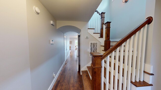 Building Photo - Charming Three Bedroom East Nashville Home!