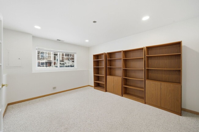 Building Photo - 2330 Twilight Dr