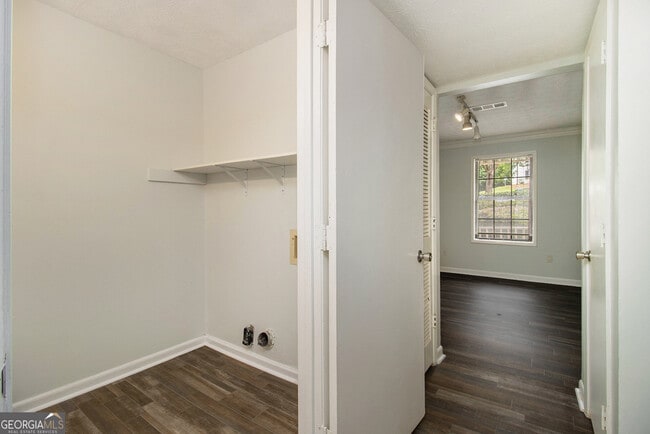 Building Photo - 3237 Highpoint Ct