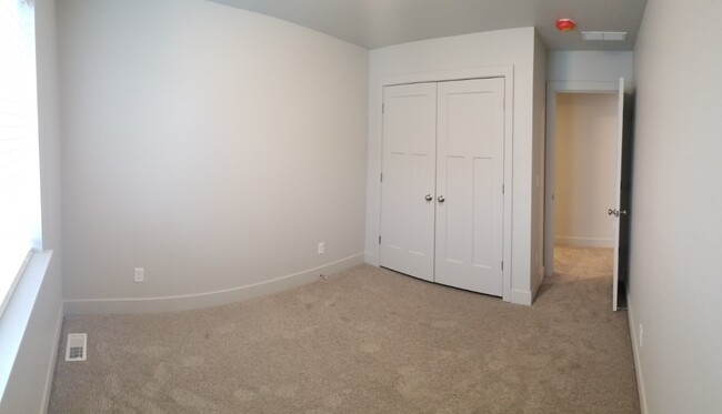 Building Photo - 3 bed, 2.5 bath town home in Idaho Falls/A...