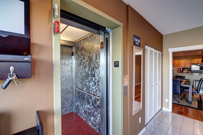 Building Photo - Great Priced Westlake Condo with Electric ...