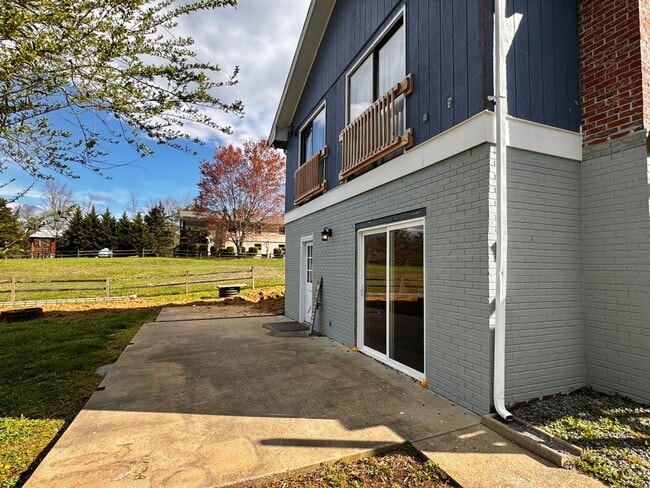 Building Photo - Ruckersville, -1 bedroom/1 bath, Terrace a...