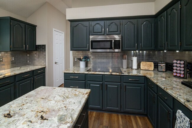 Building Photo - 3410 Los Alamos Ln