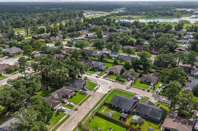 Building Photo - 12223 Kingslake Forest Dr