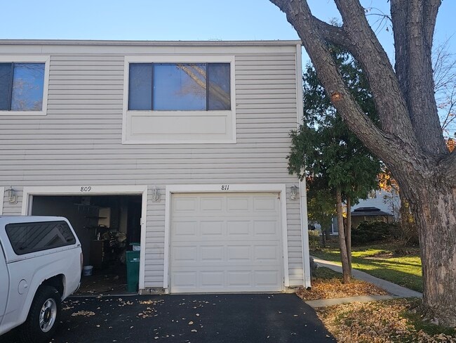 Building Photo - 811 Cambridge Pl