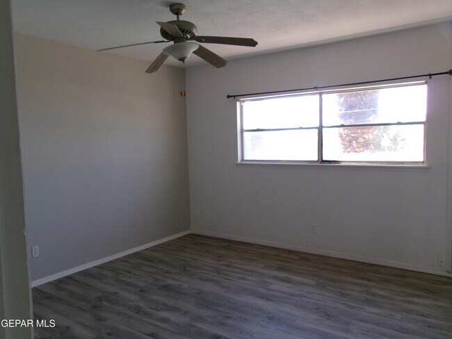 Building Photo - 6700 Escondido Dr