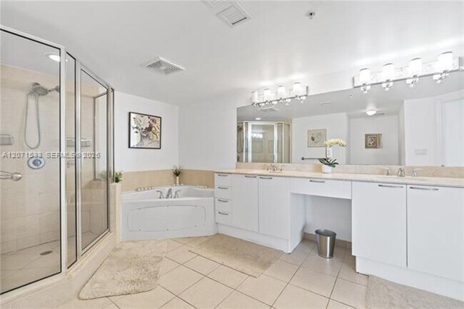 Building Photo - 16699 Collins Ave