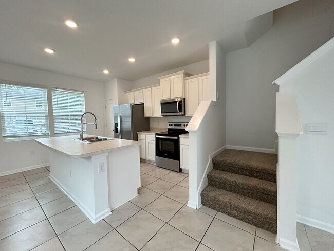 Building Photo - NEWER BUILD, SPACIOUS 3 Bedroom, 2 Bath To...