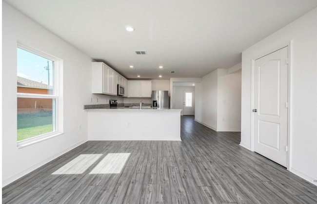 Building Photo - 5236 Imagination Dr